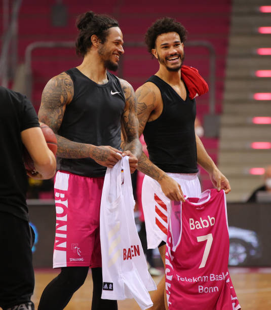 力和进攻手 力和进攻手